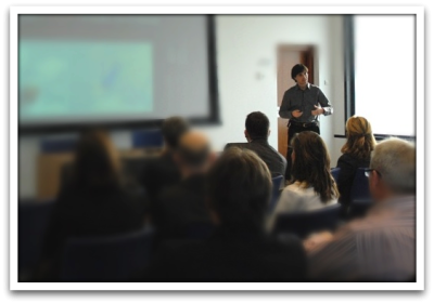 Alejandro Rodríguez en una charla Alejandro Rodríguez en una charla